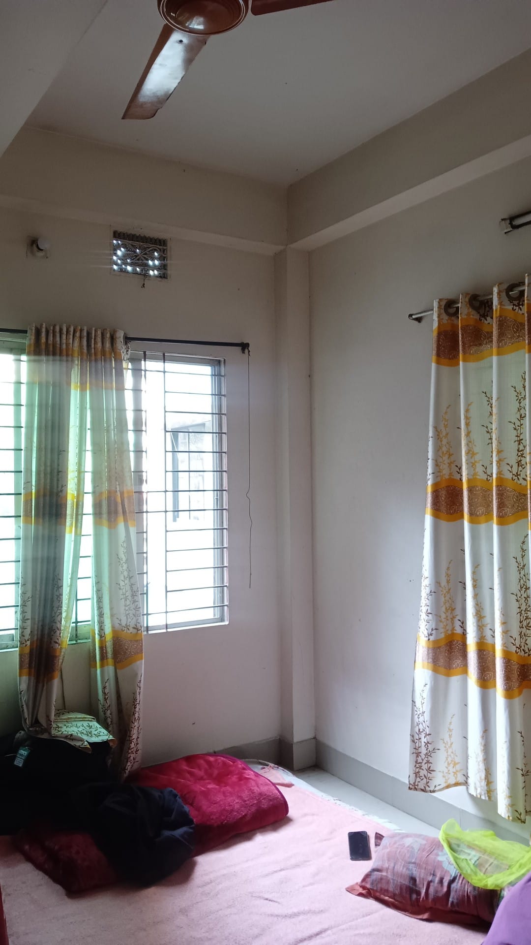 সম্পুর্ণ সুসজ্জিত ফ্ল্যাট বাসায় বেলকোনি সহ এক রুম ভাড়া দেওয়া হবে।