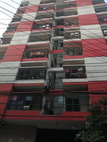 গাড়ির গ‍্যারেজসহ ফ্ল‍্যাট ভাড়া দেওয়া হবে।