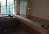 গাড়ির গ‍্যারেজসহ ফ্ল‍্যাট ভাড়া দেওয়া হবে।
