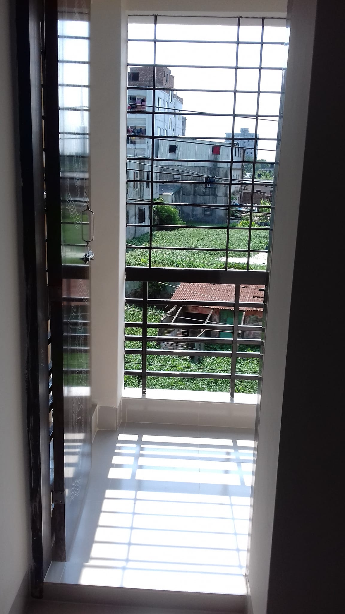 2 তলায়, 3 বেড রুমের ফ্যামিলি বাসা ভাড়া হবে।