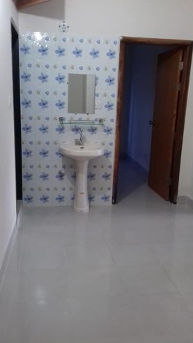 2 তলায়, 3 বেড রুমের ফ্যামিলি বাসা ভাড়া হবে।