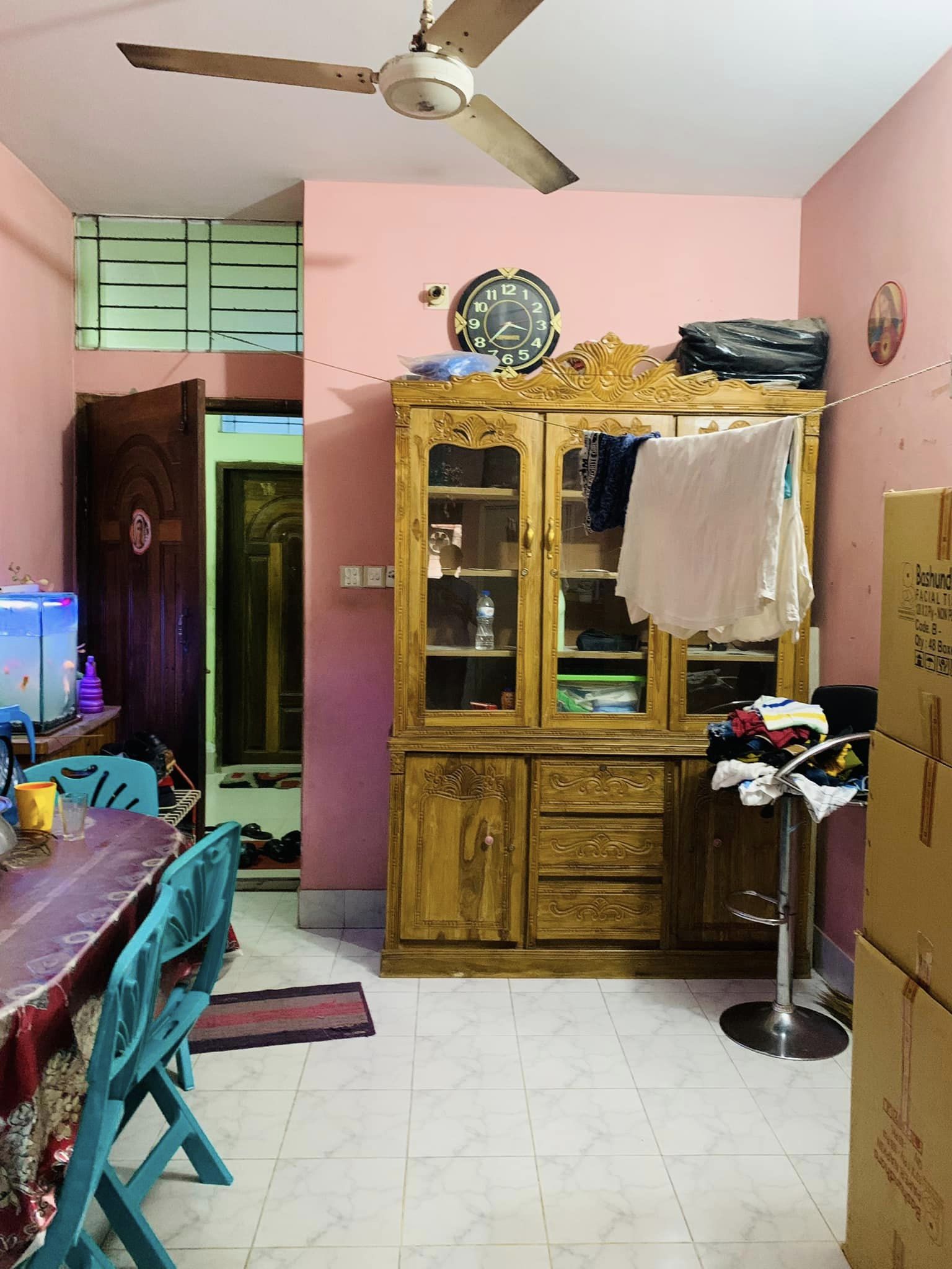 সেপ্টেম্বর মাস থেকে ৪র্থ তলায় ব্যাচেলর ফ্ল্যাটে ১ সিট(ডাইনিং) ভাড়া হবে।