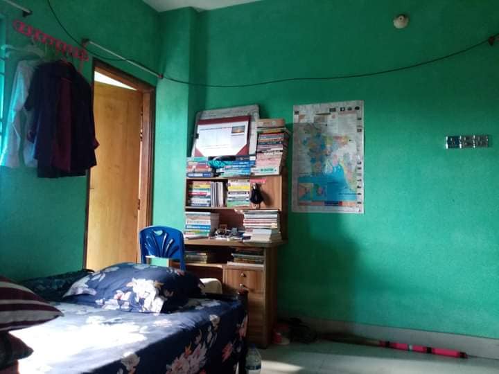 অত্যন্ত সুন্দর পরিবেশে দক্ষিণ মুখী সেপারেট রুমে ছাত্র অথবা চাকুরীজীবি ৩ জন অধুমপায়ী রুমমেট আবশ্যক