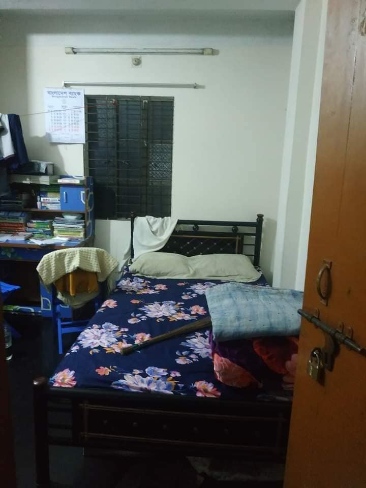 অত্যন্ত সুন্দর পরিবেশে দক্ষিণ মুখী সেপারেট রুমে ছাত্র অথবা চাকুরীজীবি ৩ জন অধুমপায়ী রুমমেট আবশ্যক