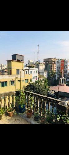 সম্পূর্ণ সেপারেট এবং টাইলসকৃত 5th floor একরুমের ফ্লাট ভাড়া হবে।