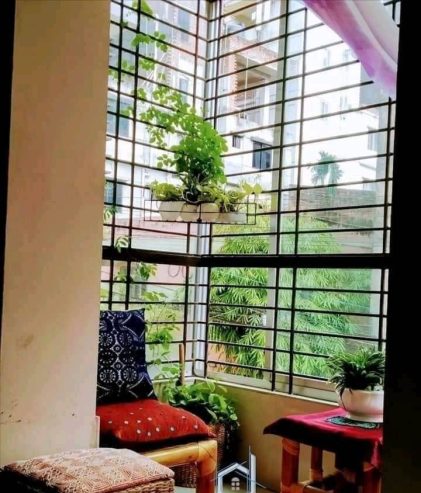 মেয়েদের ফ্ল্যাটে সীট ভাড়া হবে।